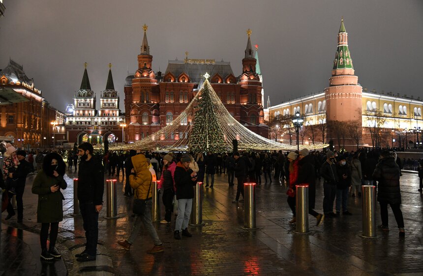 Москвичи встретили Новый год под бой курантов 29 фото