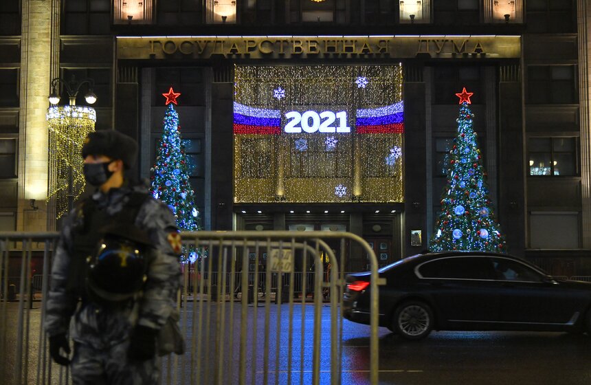 Москвичи встретили Новый год под бой курантов 14 фото