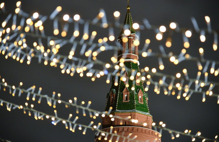 Москвичи встретили Новый год под бой курантов 30 фото