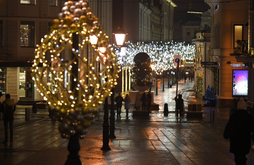 Москвичи встретили Новый год под бой курантов 43 фото