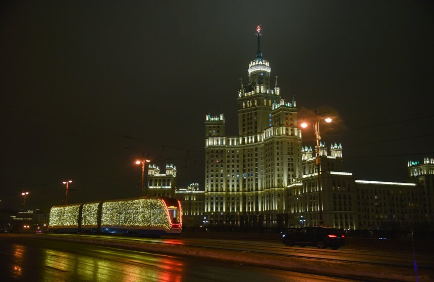 Москвичи встретили Новый год под бой курантов 18 фото