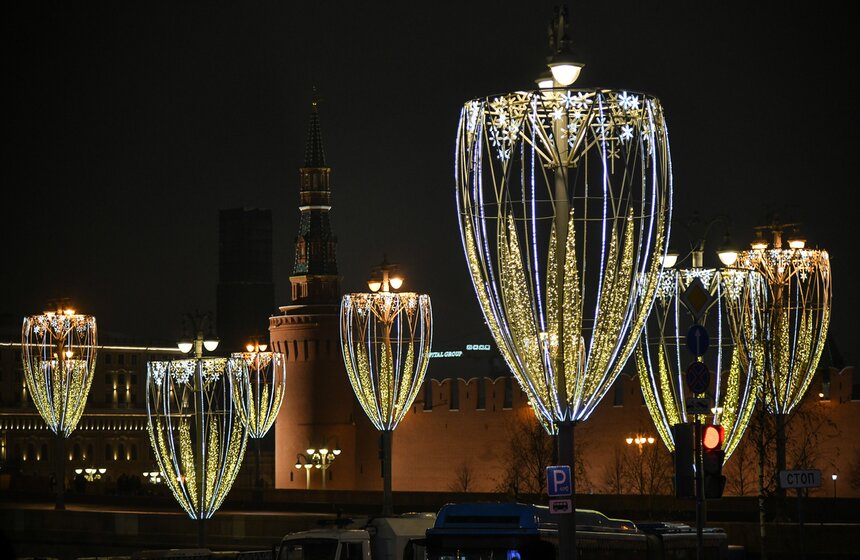 Москвичи встретили Новый год под бой курантов 15 фото