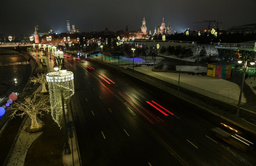 Москвичи встретили Новый год под бой курантов 11 фото