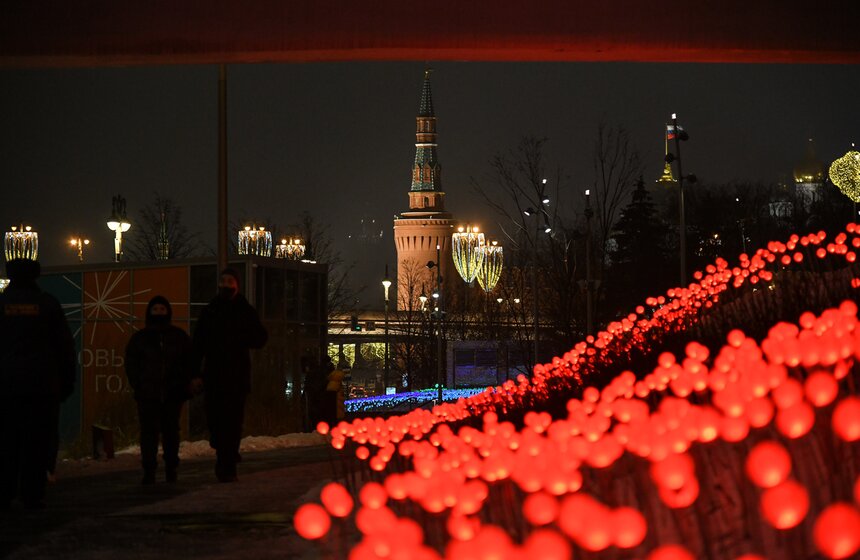 Москвичи встретили Новый год под бой курантов 6 фото