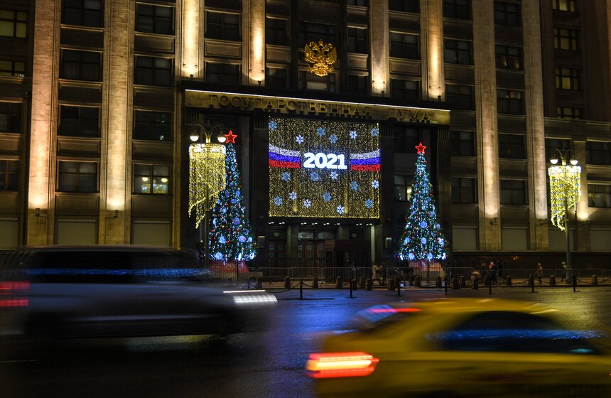 Москвичи встретили Новый год под бой курантов 33 фото