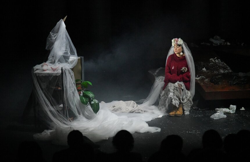 В театре "Модерн" состоялась премьера "Женитьбы" с Лолитой Милявской 21 фото