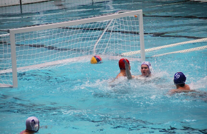 В СК "Олимпийский" проходит первенство Москвы по водному поло 5 фото