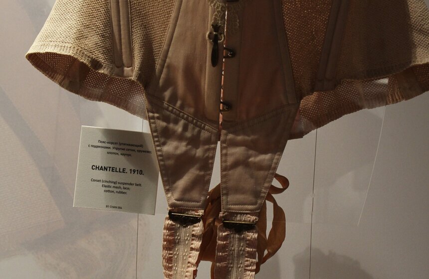 В ГУМе открылась выставка французского нижнего белья 12 фото