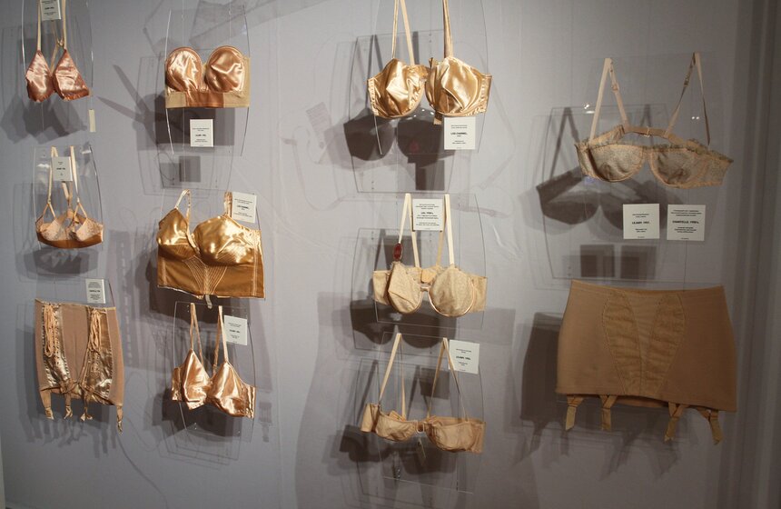 В ГУМе открылась выставка французского нижнего белья 6 фото