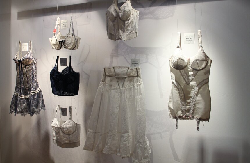 В ГУМе открылась выставка французского нижнего белья 5 фото