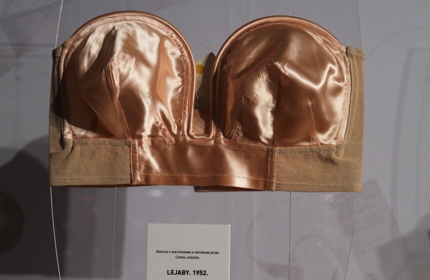 В ГУМе открылась выставка французского нижнего белья 8 фото