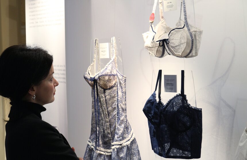 В ГУМе открылась выставка французского нижнего белья 14 фото