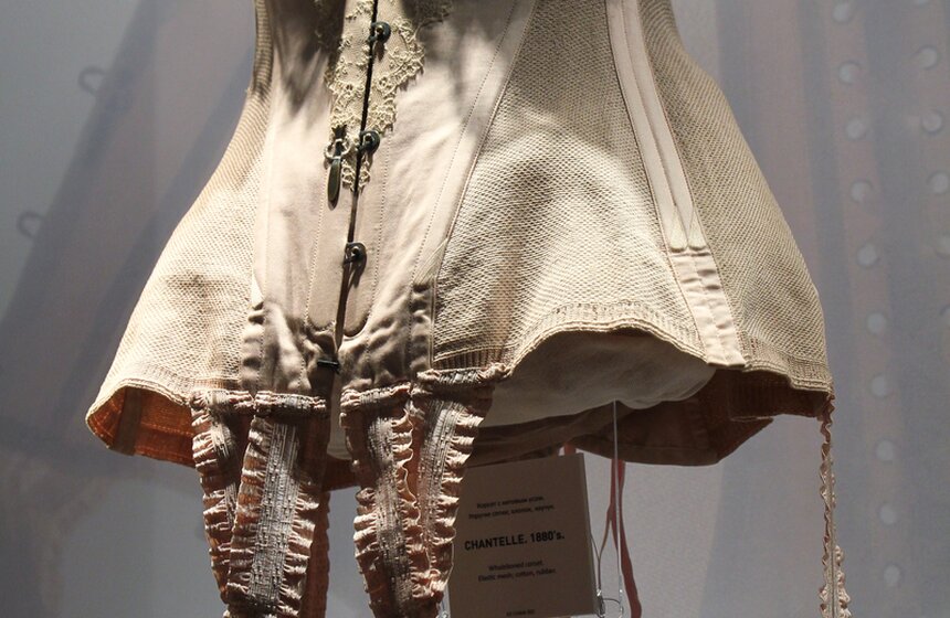 В ГУМе открылась выставка французского нижнего белья 13 фото