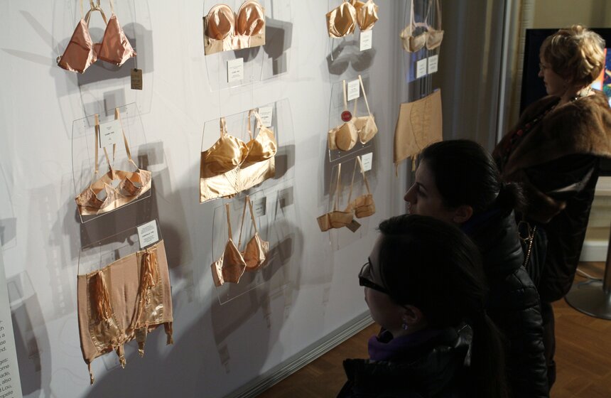 В ГУМе открылась выставка французского нижнего белья 16 фото