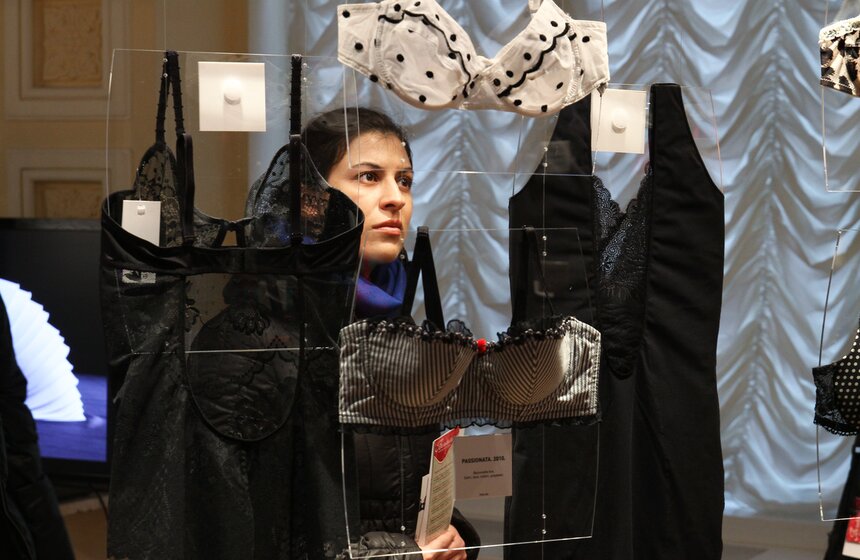 В ГУМе открылась выставка французского нижнего белья 19 фото