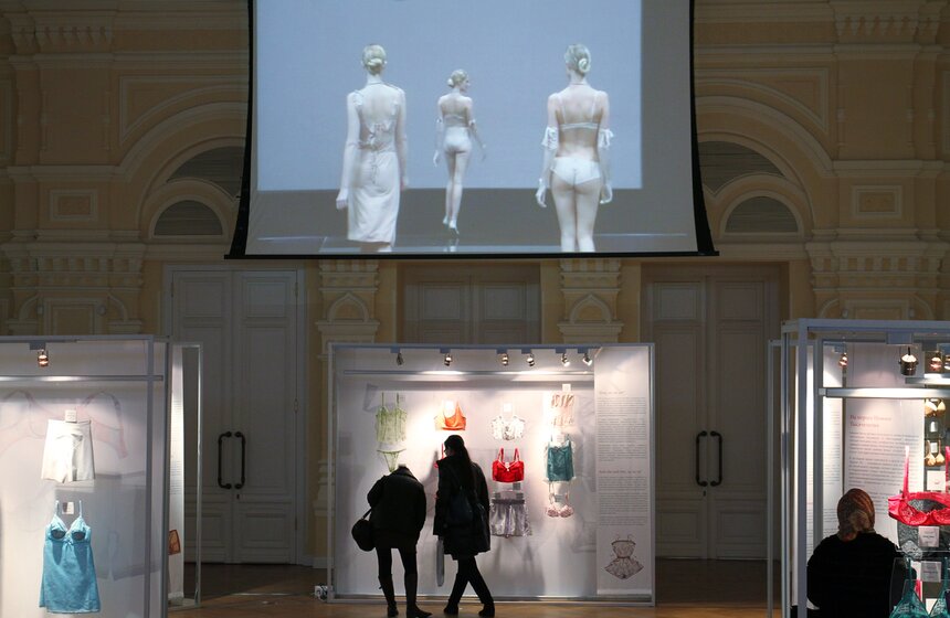 В ГУМе открылась выставка французского нижнего белья 17 фото
