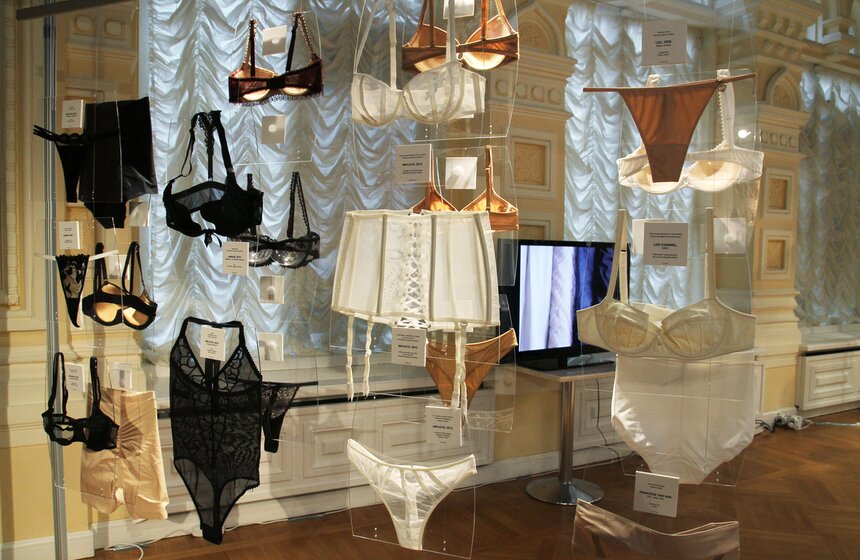 В ГУМе открылась выставка французского нижнего белья 3 фото