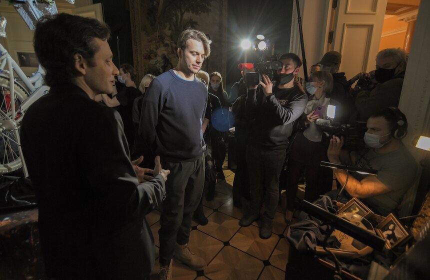 В "Геликон-опере" открылась выставка "Гримерка Андрея Миронова" к 80-летию артиста 7 фото