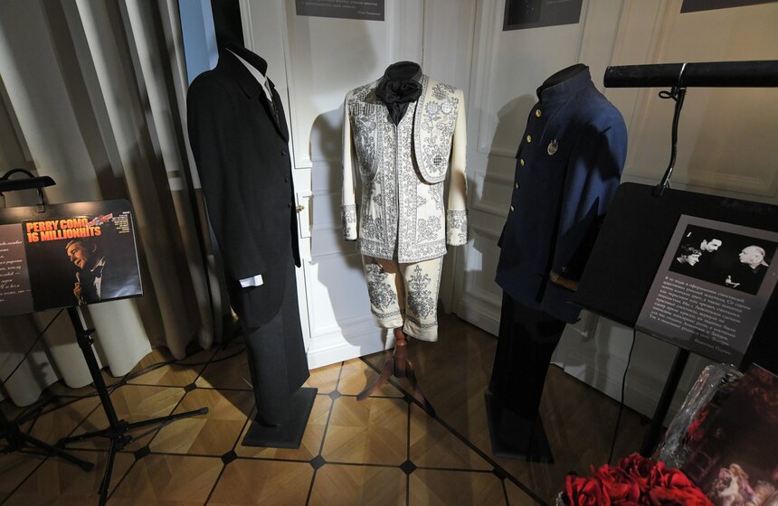 В "Геликон-опере" открылась выставка "Гримерка Андрея Миронова" к 80-летию артиста 10 фото