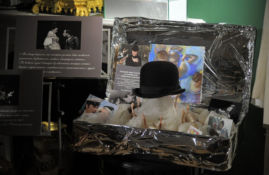 В "Геликон-опере" открылась выставка "Гримерка Андрея Миронова" к 80-летию артиста 15 фото