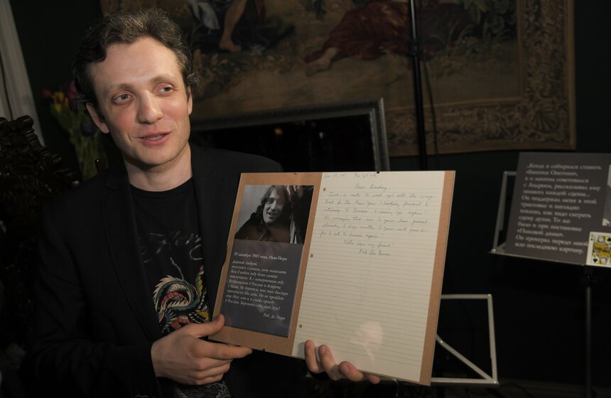 В "Геликон-опере" открылась выставка "Гримерка Андрея Миронова" к 80-летию артиста 13 фото