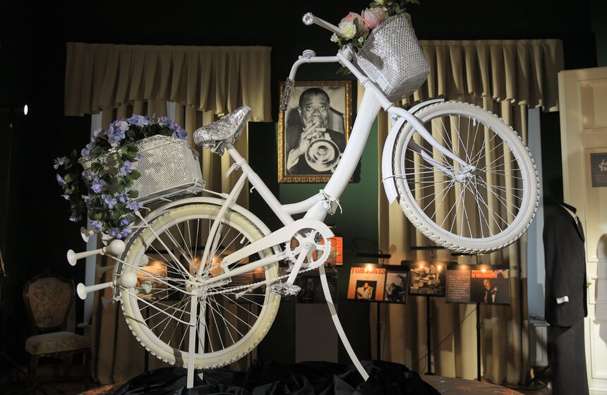 В "Геликон-опере" открылась выставка "Гримерка Андрея Миронова" к 80-летию артиста 2 фото