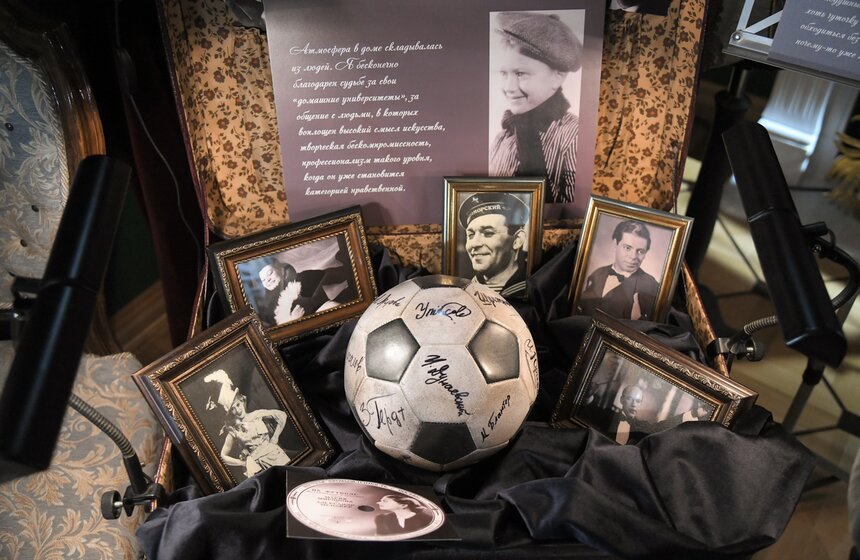 В "Геликон-опере" открылась выставка "Гримерка Андрея Миронова" к 80-летию артиста 5 фото