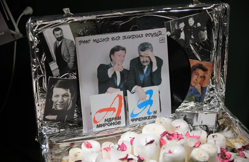 В "Геликон-опере" открылась выставка "Гримерка Андрея Миронова" к 80-летию артиста 3 фото