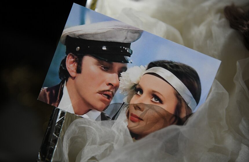 В "Геликон-опере" открылась выставка "Гримерка Андрея Миронова" к 80-летию артиста 14 фото