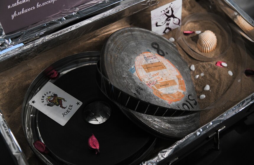 В "Геликон-опере" открылась выставка "Гримерка Андрея Миронова" к 80-летию артиста 8 фото