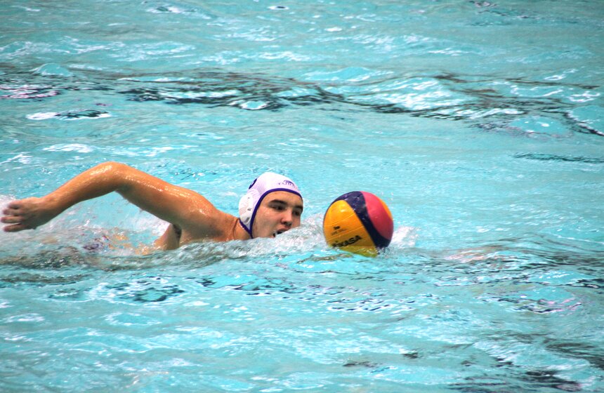 В СК "Олимпийский" проходит первенство Москвы по водному поло 17 фото