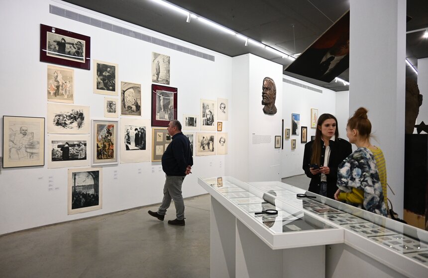 В музее АРТ4 открылась выставка образов Ленина из коллекции Игоря Суханова 7 фото