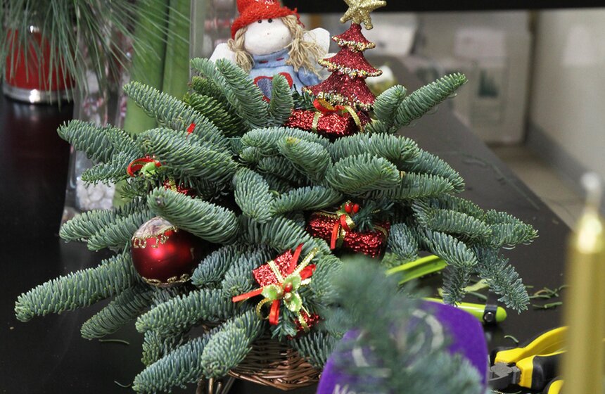 На "Флаконе" прошел мастер-класс "Новогодняя флористика" 15 фото