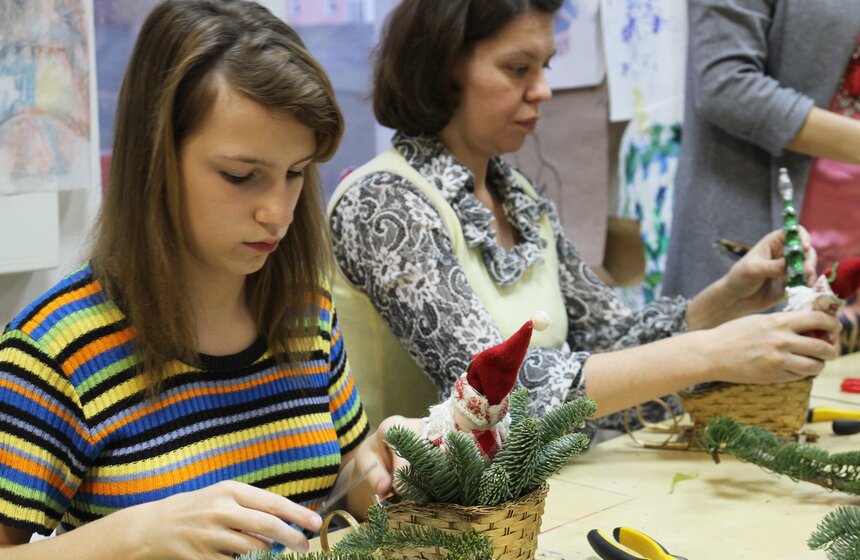 На "Флаконе" прошел мастер-класс "Новогодняя флористика" 16 фото