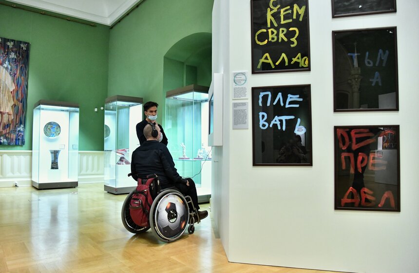 В музее-заповеднике "Царицыно" открылась выставка "Искусство быть рядом" 3 фото