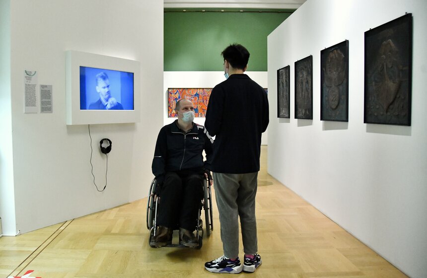 В музее-заповеднике "Царицыно" открылась выставка "Искусство быть рядом" 4 фото