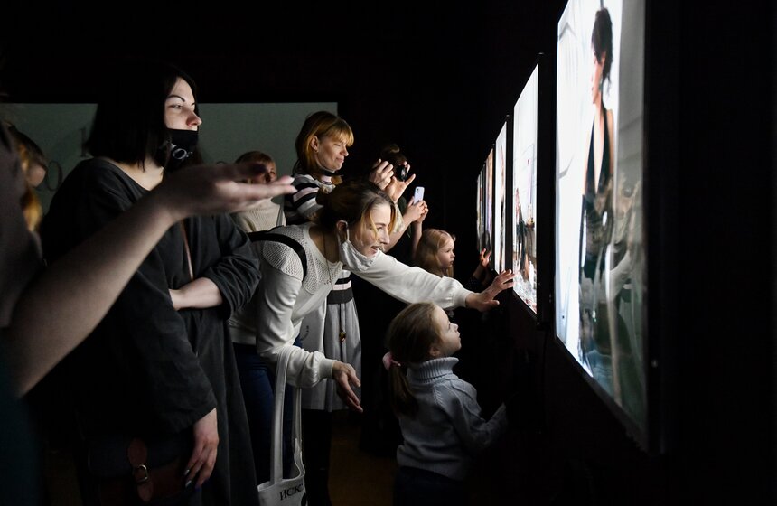 В музее-заповеднике "Царицыно" открылась выставка "Искусство быть рядом" 7 фото