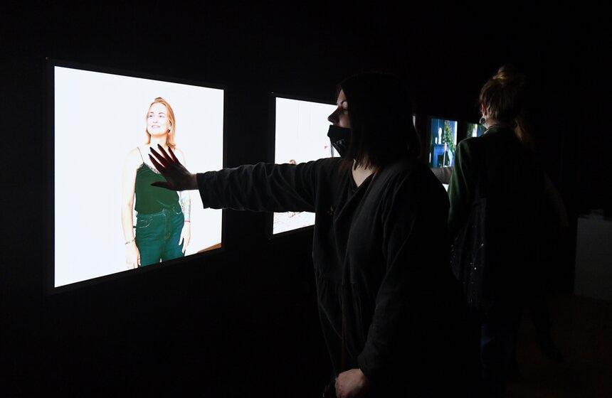 В музее-заповеднике "Царицыно" открылась выставка "Искусство быть рядом" 9 фото