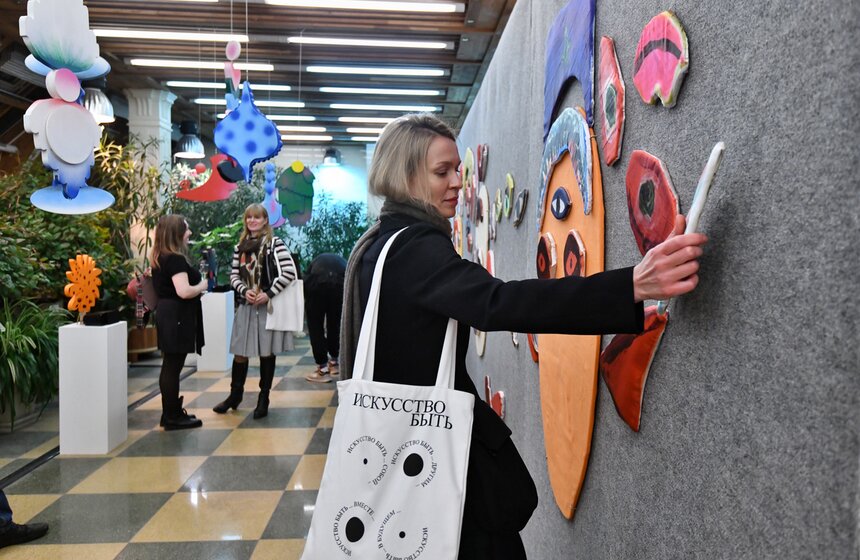 В музее-заповеднике "Царицыно" открылась выставка "Искусство быть рядом" 23 фото