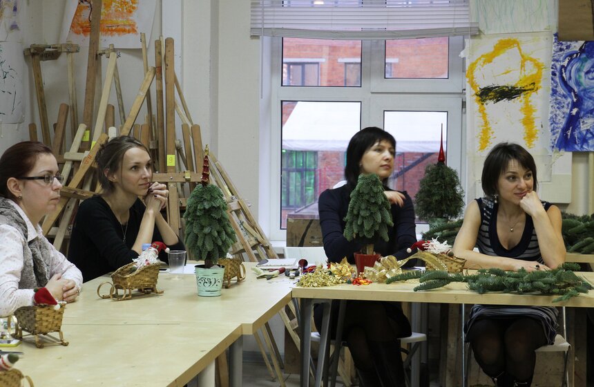 На "Флаконе" прошел мастер-класс "Новогодняя флористика" 11 фото