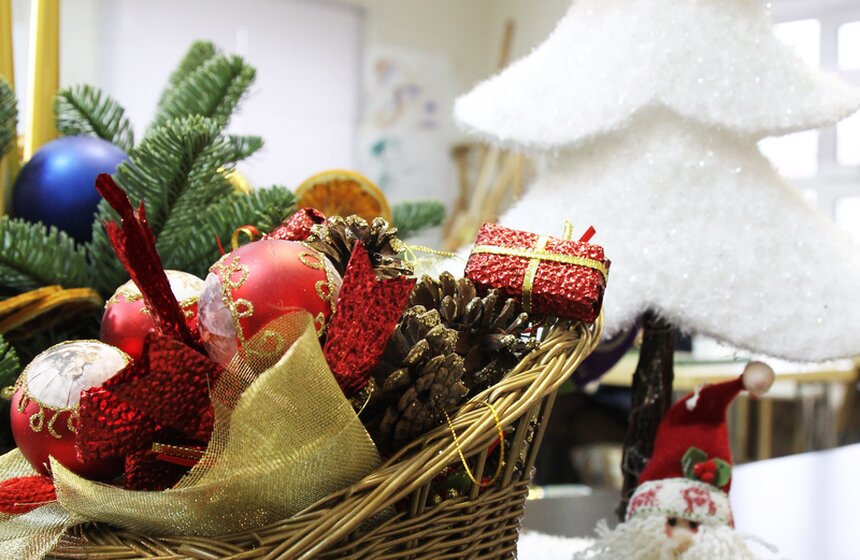 На "Флаконе" прошел мастер-класс "Новогодняя флористика" 10 фото