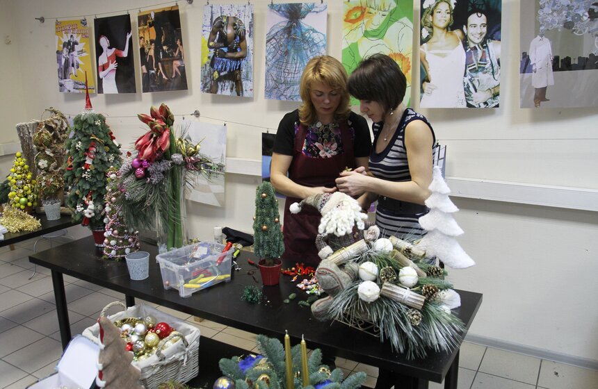 На "Флаконе" прошел мастер-класс "Новогодняя флористика" 7 фото