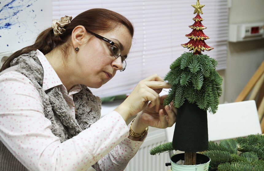 На "Флаконе" прошел мастер-класс "Новогодняя флористика" 6 фото