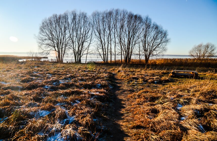 Мороз и практически полное отсутствие снега делают пейзаж фантастическим, похожим на миры других планет