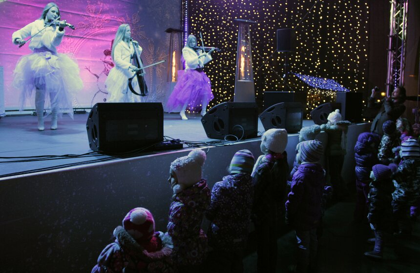 В саду "Эрмитаж" открылся самый романтичный каток 21 фото