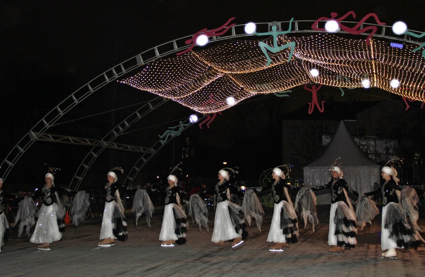 В саду "Эрмитаж" открылся самый романтичный каток 19 фото