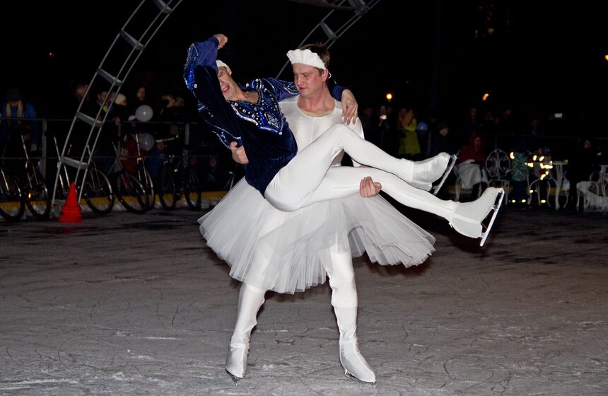 В саду "Эрмитаж" открылся самый романтичный каток 22 фото