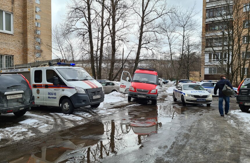 Взрыв произошел в жилом доме в Химках 11 фото