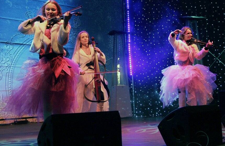 В саду "Эрмитаж" открылся самый романтичный каток 14 фото