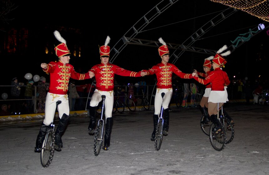 В саду "Эрмитаж" открылся самый романтичный каток 13 фото